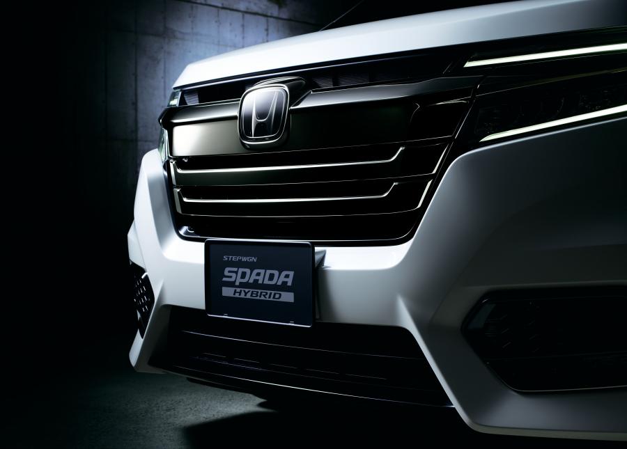 Детали экстерьера Honda StepWGN Spada Hybrid Black Label 2018 года  (фото 3 из 4)